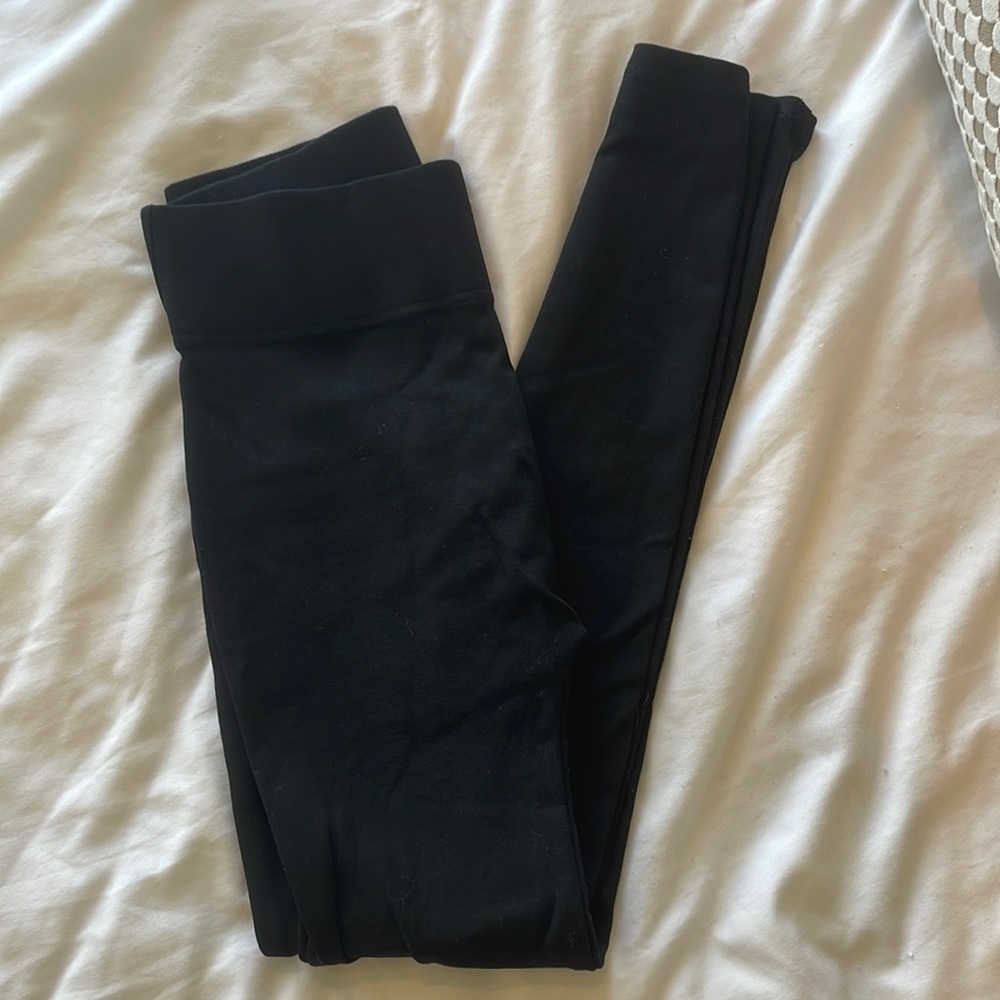 black byegreis leggings